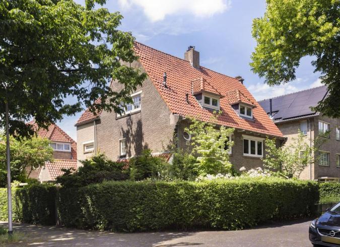 Burgemeester van Meursstraat 37 